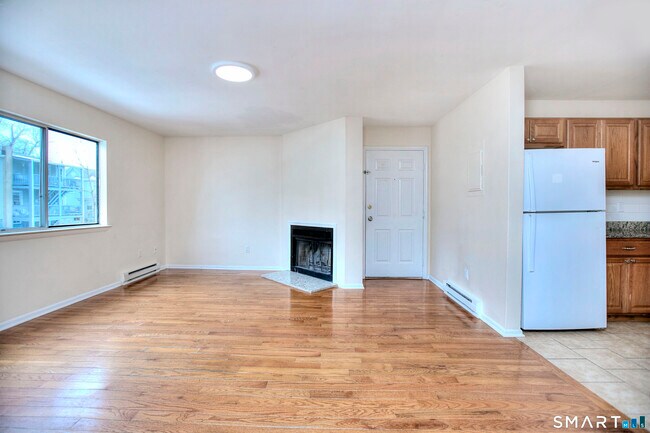 Foto del edificio - 638 Cove Rd