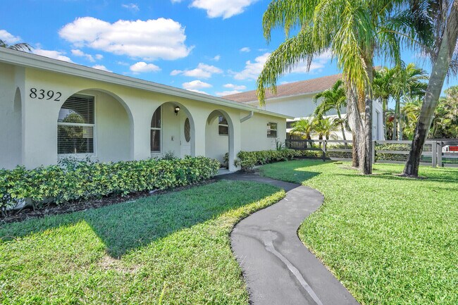 Foto del edificio - 8392 Pinto Dr