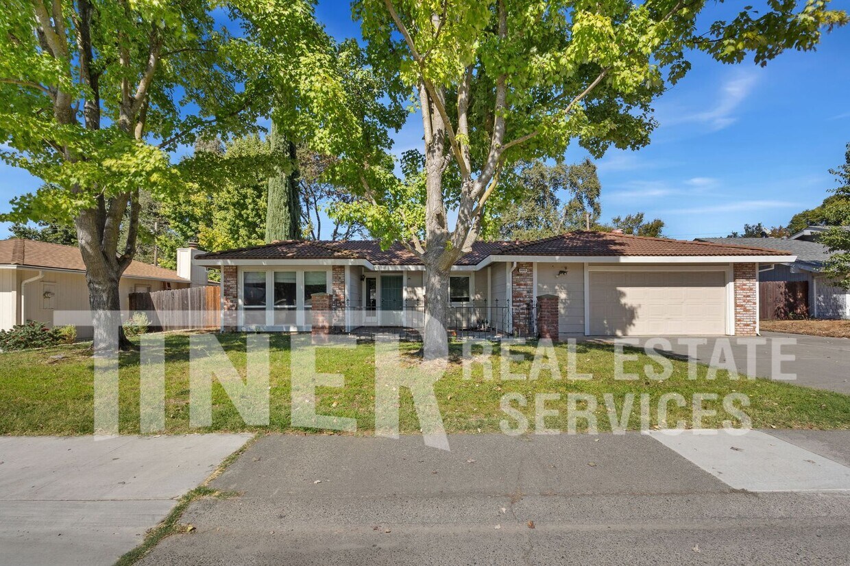 Primary Photo - Beautiful 3 Bedroom Home