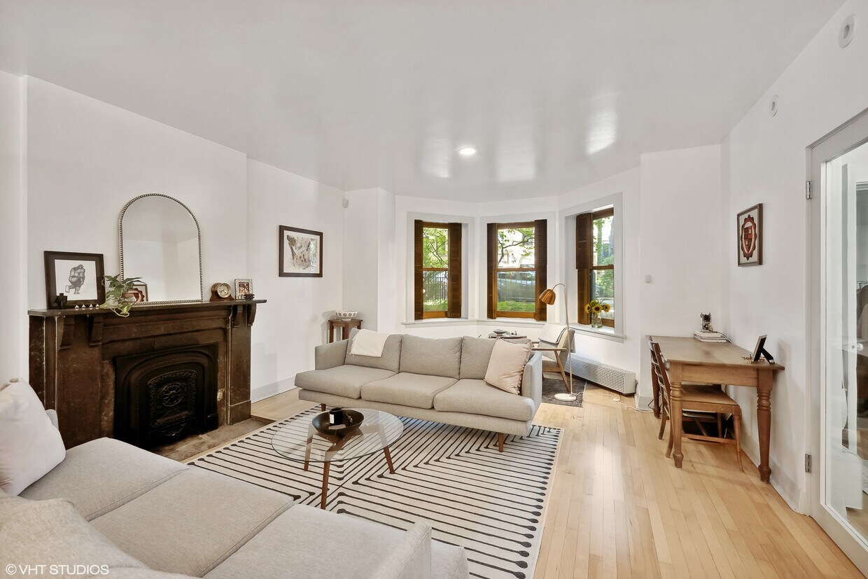 living room - looking toward street - 2133 N Hudson Ave