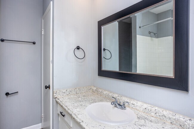1HAB, 1BA - 450 ft² - Ashley Oaks