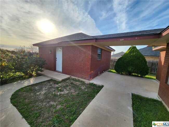 Building Photo - 4304 Lauren MacKenzie Dr