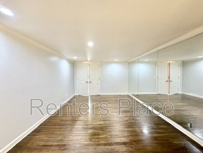 Foto del edificio - 5325 E 17th St
