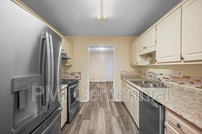 Foto del edificio - 8078 Woodlake Dr