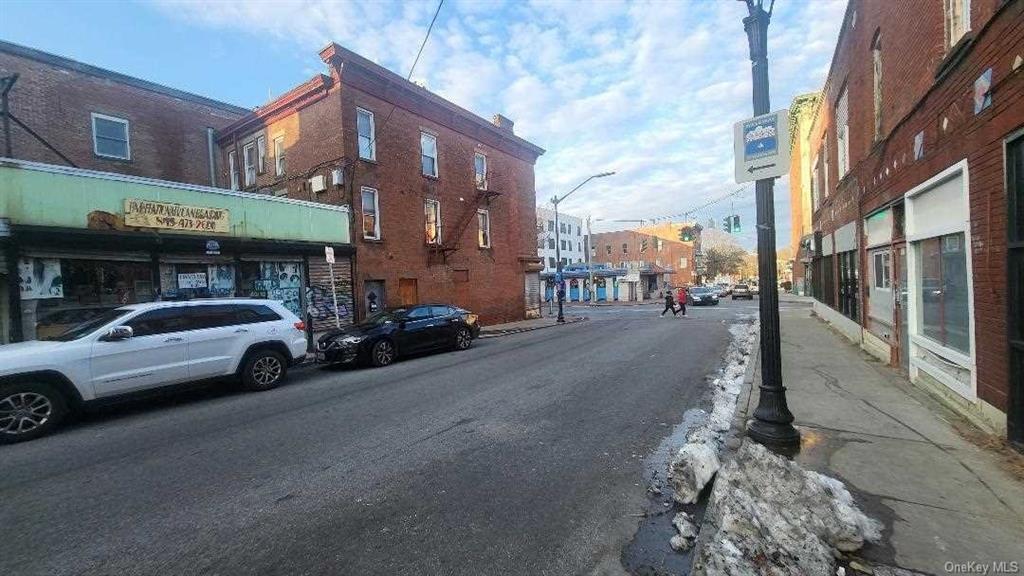 Primary Photo - 1 S Hamilton St