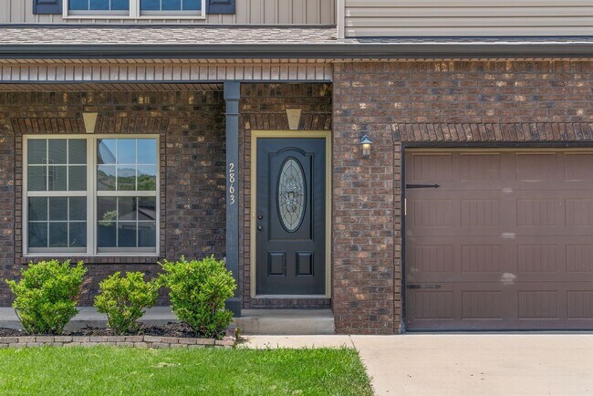 Building Photo - Do Not Miss This Modern 4 Bed 2.5 Bath Ren...