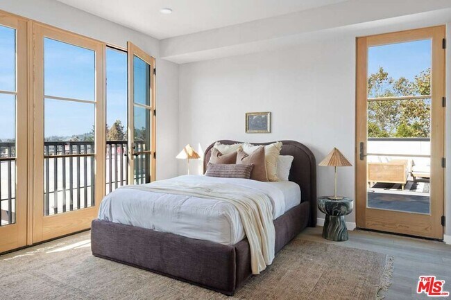 Foto del edificio - 6320 Garvanza Ave