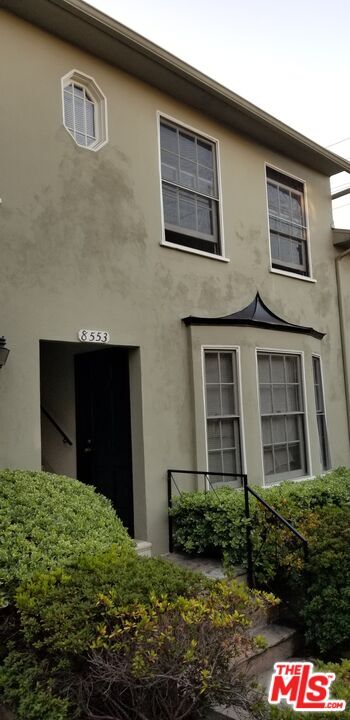 Foto del edificio - 8551 Holloway Dr