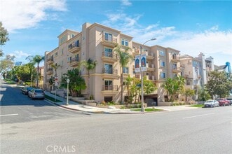 Building Photo - 10390 La Grange Ave