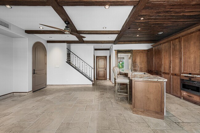 Building Photo - 450 White Fox Trail