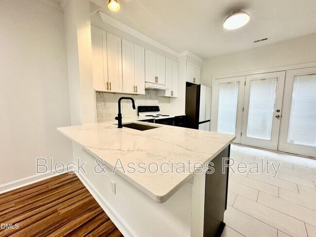 Foto del edificio - 7327 Bonnie Ridge Ct