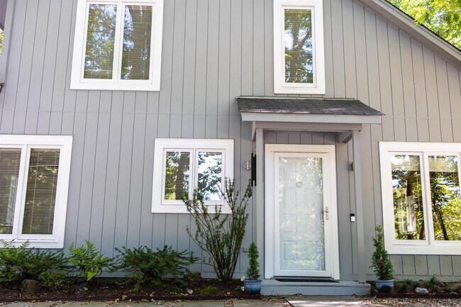 Building Photo - 14 Sandstone Ridge Dr