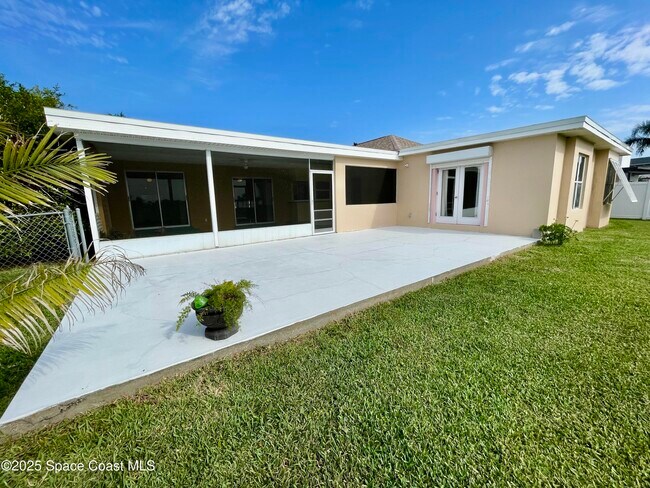 Building Photo - 48 Country Club Rd