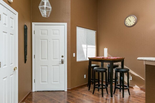 Foto del edificio - Affordable One of a Kind Furnished 2 Bed 2...
