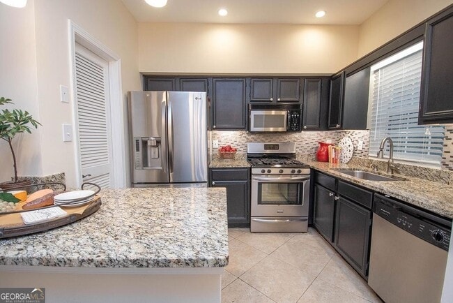 Building Photo - 403 Peachtree Club Dr