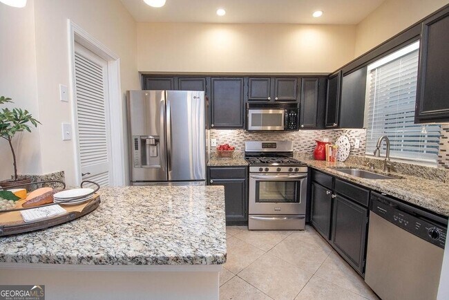 Foto del edificio - 403 Peachtree Club Dr