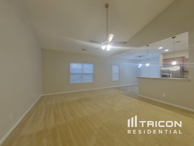 Building Photo - 446 Whispering Oak Cir
