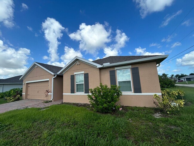 Building Photo - 4 Bedroom 2 Bathroom 2 car Garage
