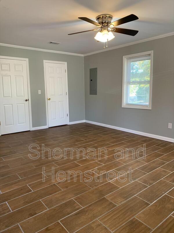 Building Photo - 2551 W Kensington Dr