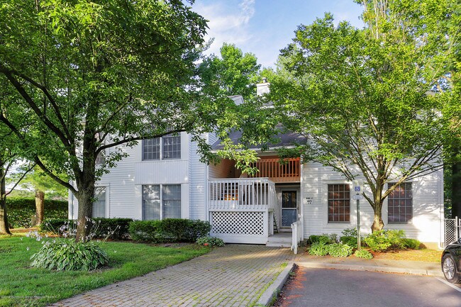 Foto del edificio - 2501 Bedford Corners Ln