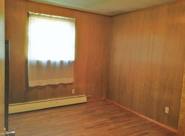 bedroom - 284 Campbell Ave