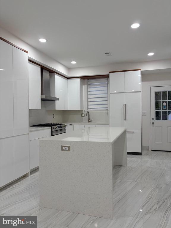 Primary Photo - 726 Roxboro Pl NW