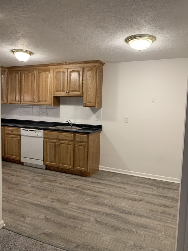 Building Photo - 3 Viking Ct
