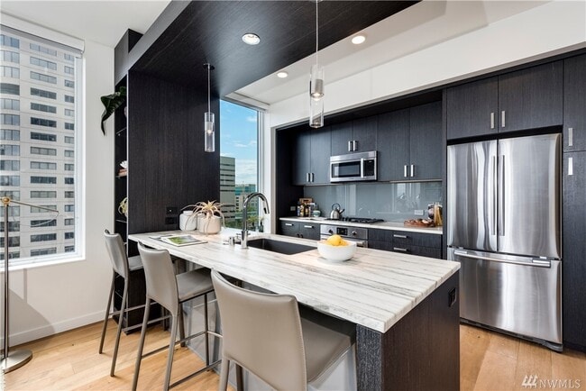 Building Photo - 1321 Seneca St