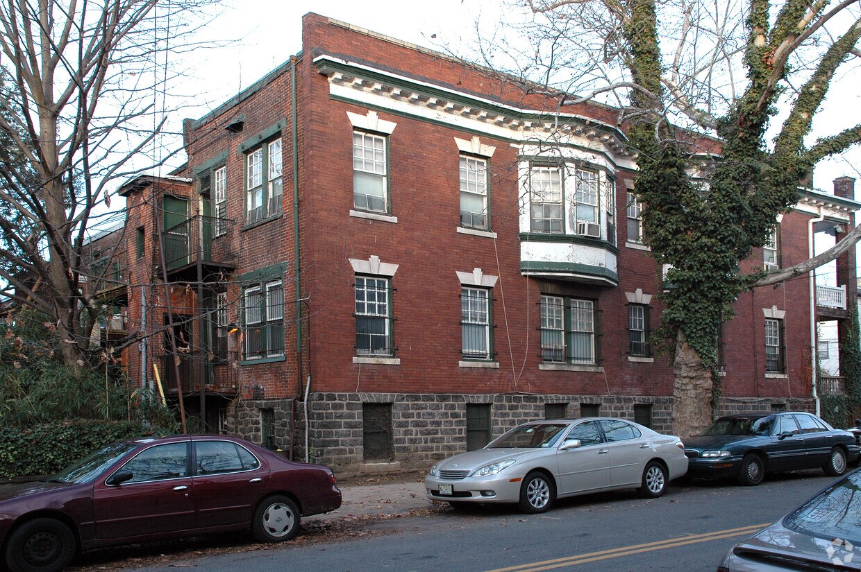 Building Photo - 502 S 41st St