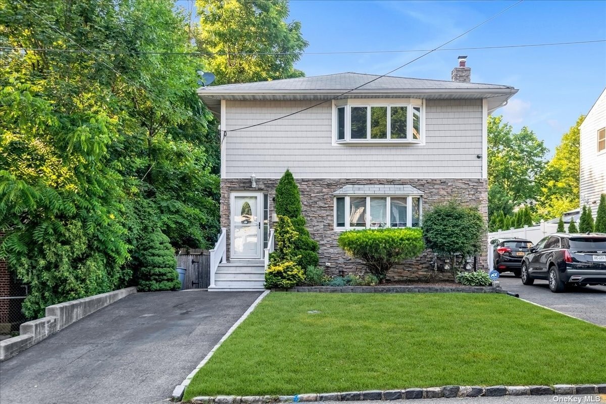 Primary Photo - 49 Neulist Ave