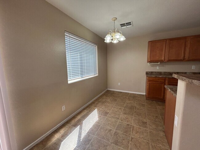 Foto del edificio - 1425 E Harvest Rd