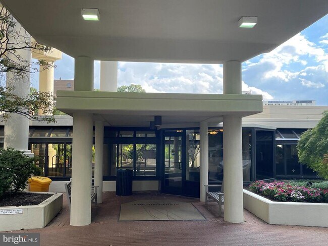 Foto del edificio - 1600 N Oak St