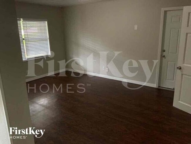 Building Photo - 3408 E Knollwood St