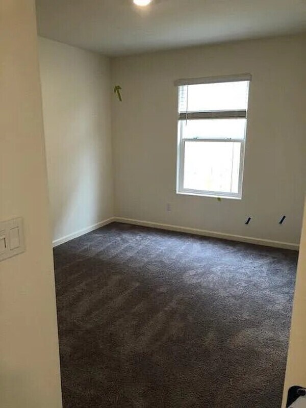 Foto del edificio - 623 Keenan Ct