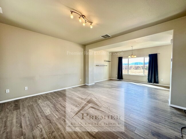 Building Photo - 3864 Saguaro Cir