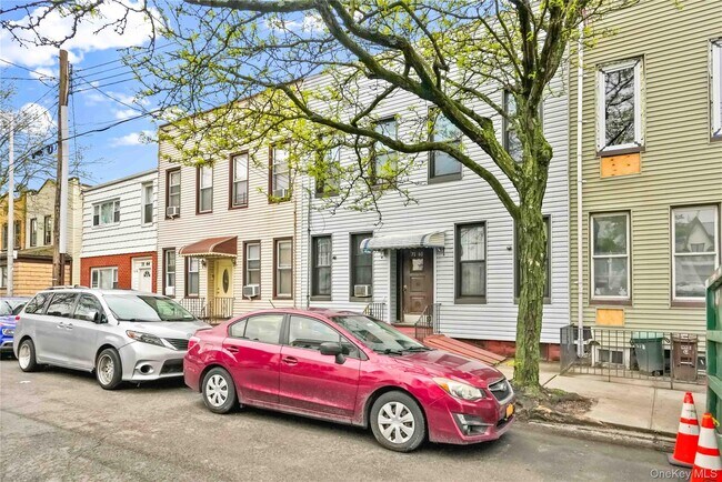 Foto del edificio - 71-60 69th Pl