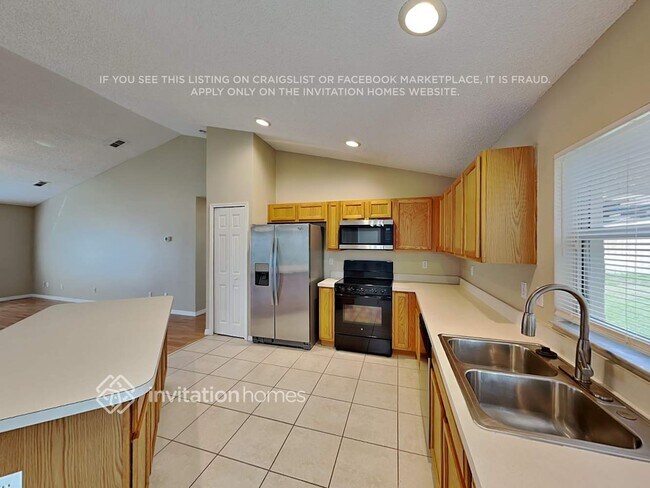 Foto del edificio - 1047 Lakeview Oaks Dr