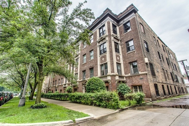 Primary Photo - 1145 E Hyde Park Blvd