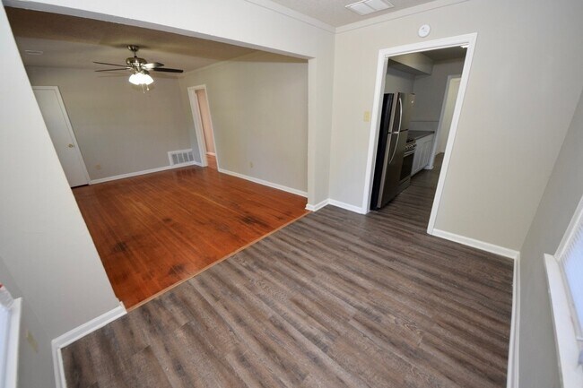 Building Photo - 3 bed, 1 bath in Colonial Acres