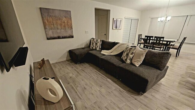 Foto del edificio - 1055 Papaya Cir.