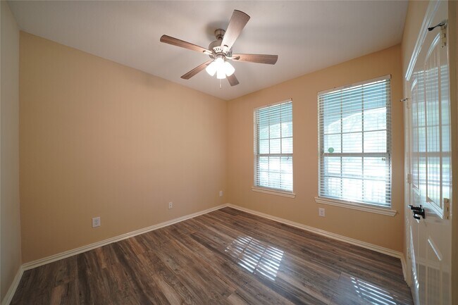 Foto del edificio - 5 Knotty Wood Ct
