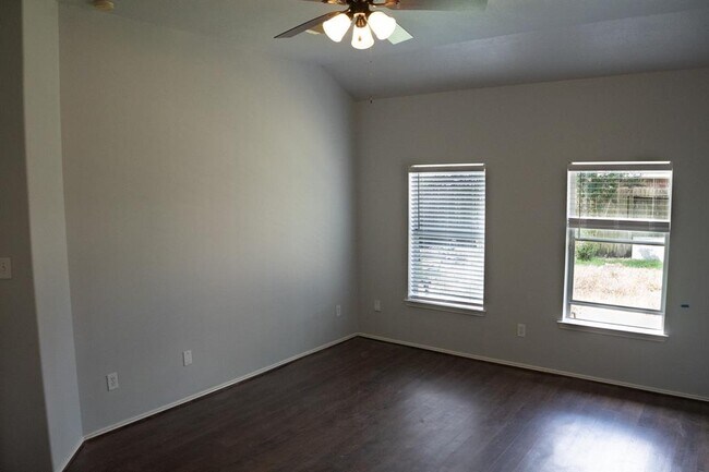 Foto del edificio - 8727 Cedar Walk Dr