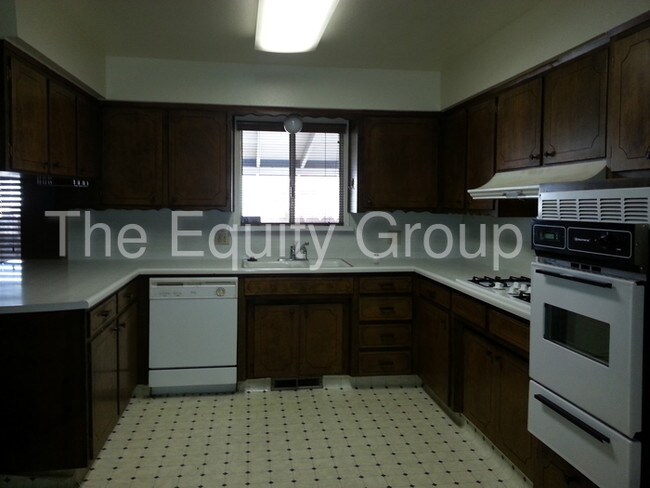 Building Photo - 1634 S Dollner St