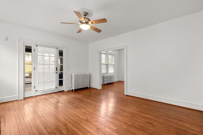 Building Photo - 7413 Maple Ave