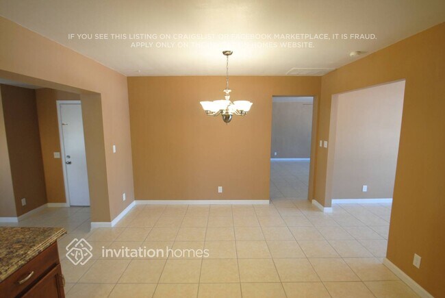 Building Photo - 907 N Wedgewood Dr