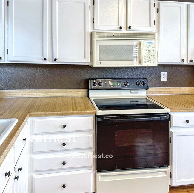 Foto del edificio - Charming 2-Bedroom, 2-Bathroom Home in Pri...