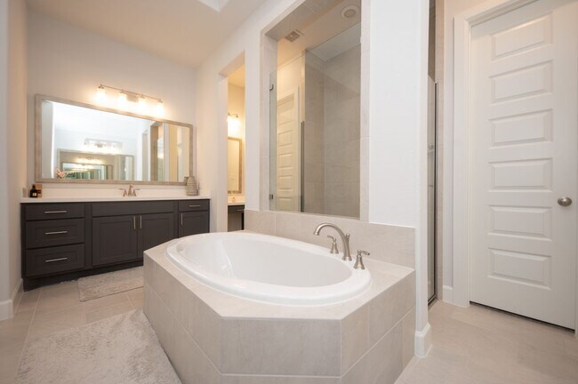 Foto del edificio - 4430 Windy Oaks Dr