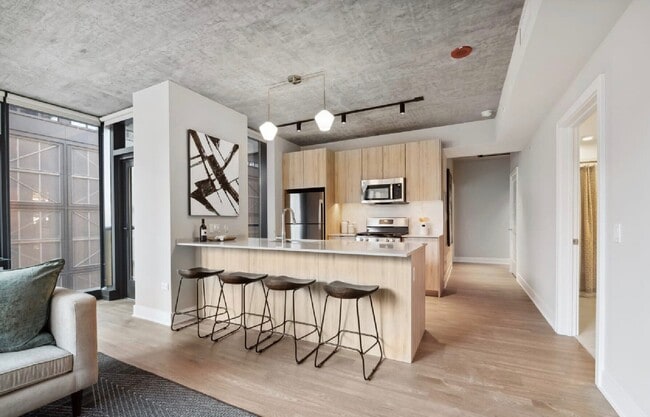 Photo - 1042 W Van Buren St (Chicago, IL) Apartment