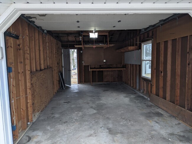 Building Photo - 1682 Highland Dr