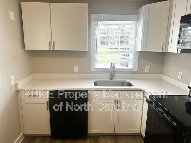 Building Photo - 903 Holt St